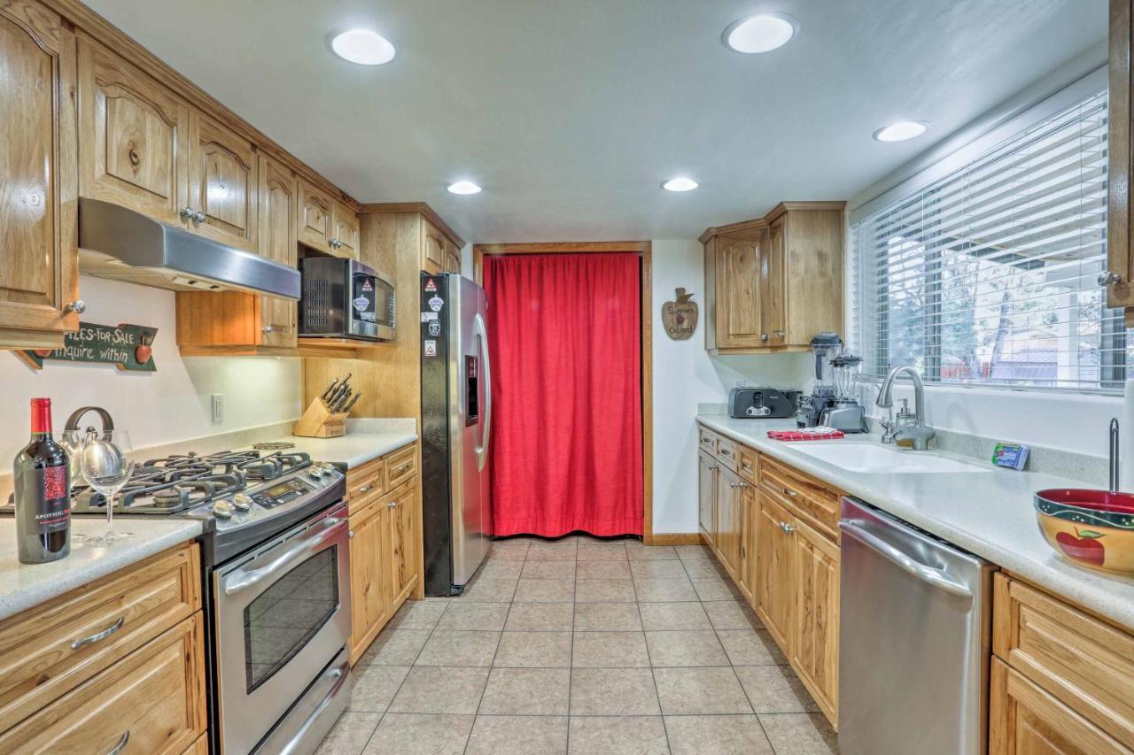 Lakeside Home With Game Room, Yard, Deck And Fireplace Pinetop-Lakeside Esterno foto